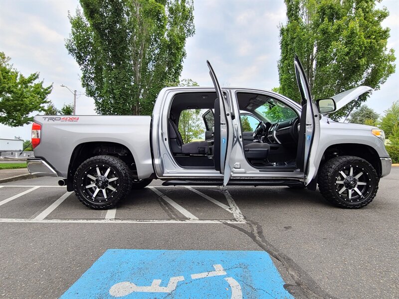 2017 Toyota Tundra Crew Max 5.7L V8 / 4X4 / TRD OFF ROAD / LIFTED  / FUEL WHEELS / TOYO TIRES / Factory Warranty / ONLY 37K Miles - Photo 22 - Portland, OR 97217