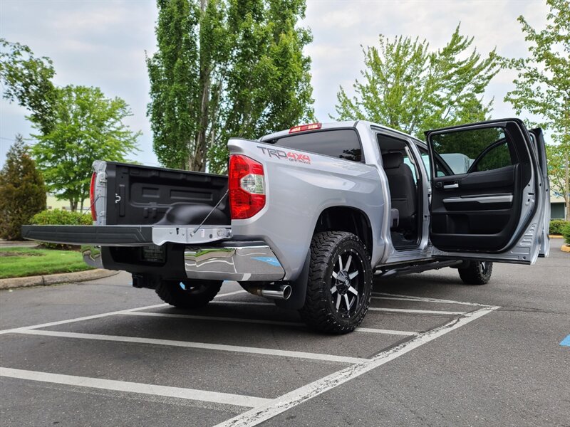 2017 Toyota Tundra Crew Max 5.7L V8 / 4X4 / TRD OFF ROAD / LIFTED  / FUEL WHEELS / TOYO TIRES / Factory Warranty / ONLY 37K Miles - Photo 29 - Portland, OR 97217