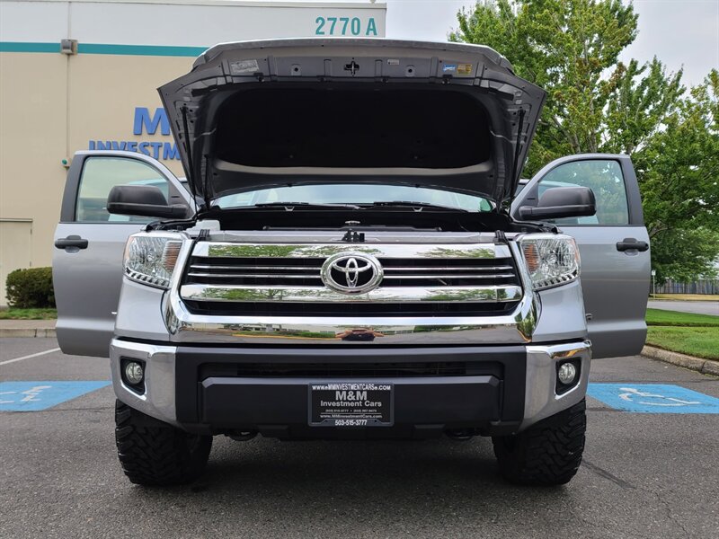 2017 Toyota Tundra Crew Max 5.7L V8 / 4X4 / TRD OFF ROAD / LIFTED  / FUEL WHEELS / TOYO TIRES / Factory Warranty / ONLY 37K Miles - Photo 46 - Portland, OR 97217