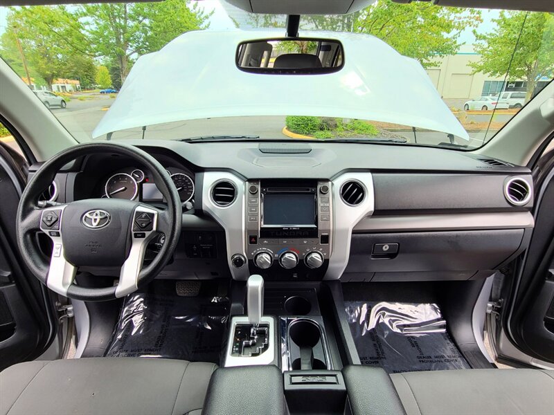 2017 Toyota Tundra Crew Max 5.7L V8 / 4X4 / TRD OFF ROAD / LIFTED  / FUEL WHEELS / TOYO TIRES / Factory Warranty / ONLY 37K Miles - Photo 17 - Portland, OR 97217