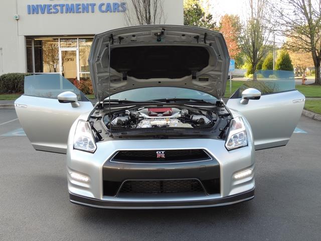 2015 Nissan GT-R Premium / Coupe Twin Turbo / 1-OWNER / 10K MILES   - Photo 33 - Portland, OR 97217