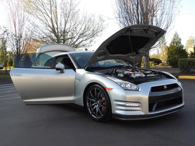 2015 Nissan GT-R Premium / Coupe Twin Turbo / 1-OWNER / 10K MILES   - Photo 32 - Portland, OR 97217