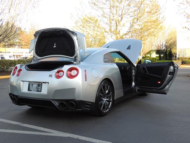 2015 Nissan GT-R Premium / Coupe Twin Turbo / 1-OWNER / 10K MILES   - Photo 30 - Portland, OR 97217