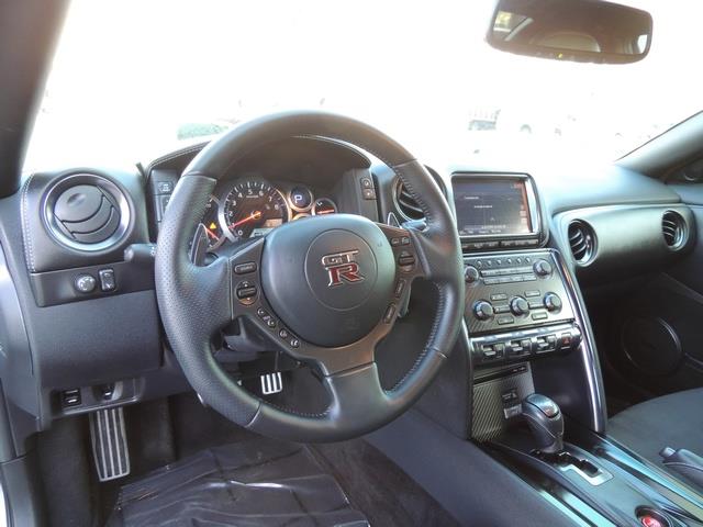 2015 Nissan GT-R Premium / Coupe Twin Turbo / 1-OWNER / 10K MILES   - Photo 18 - Portland, OR 97217