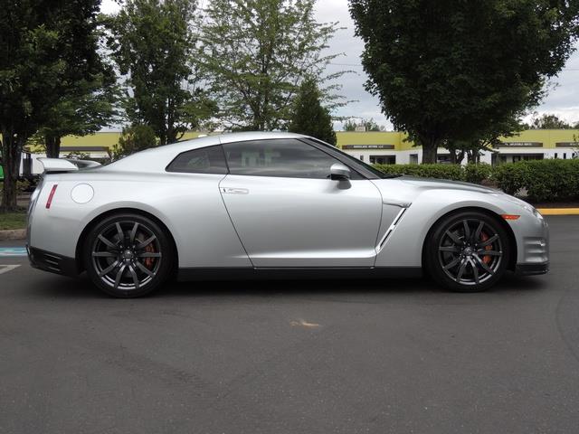 2015 Nissan GT-R Premium / Coupe Twin Turbo / 1-OWNER / 10K MILES   - Photo 54 - Portland, OR 97217