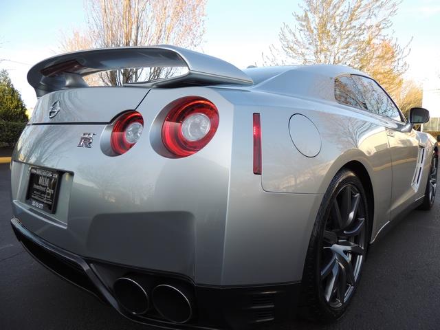 2015 Nissan GT-R Premium / Coupe Twin Turbo / 1-OWNER / 10K MILES   - Photo 13 - Portland, OR 97217