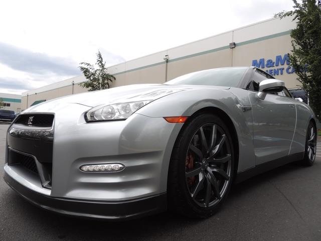 2015 Nissan GT-R Premium / Coupe Twin Turbo / 1-OWNER / 10K MILES   - Photo 10 - Portland, OR 97217