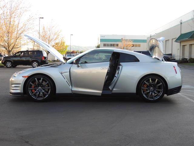 2015 Nissan GT-R Premium / Coupe Twin Turbo / 1-OWNER / 10K MILES   - Photo 26 - Portland, OR 97217