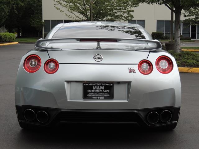 2015 Nissan GT-R Premium / Coupe Twin Turbo / 1-OWNER / 10K MILES   - Photo 6 - Portland, OR 97217