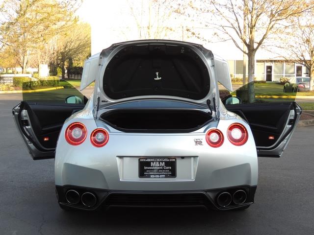 2015 Nissan GT-R Premium / Coupe Twin Turbo / 1-OWNER / 10K MILES   - Photo 28 - Portland, OR 97217