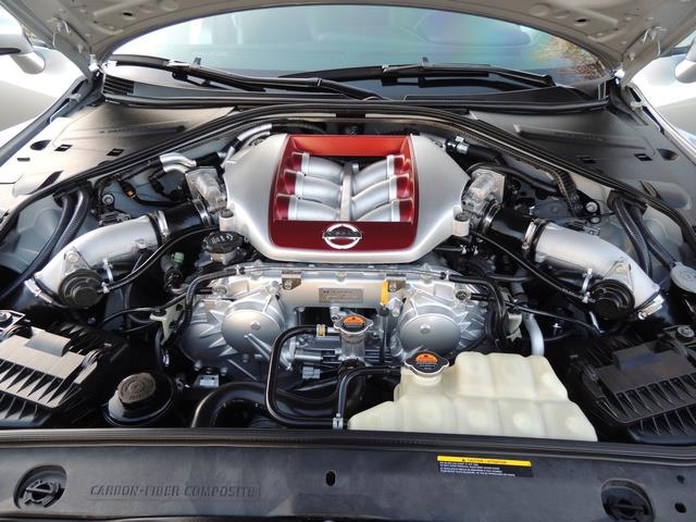 2015 Nissan GT-R Premium / Coupe Twin Turbo / 1-OWNER / 10K MILES   - Photo 34 - Portland, OR 97217