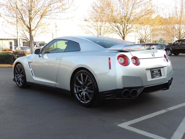 2015 Nissan GT-R Premium / Coupe Twin Turbo / 1-OWNER / 10K MILES   - Photo 8 - Portland, OR 97217