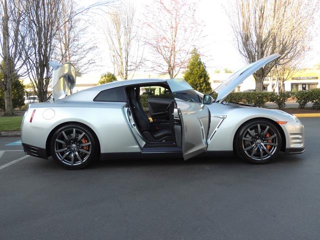 2015 Nissan GT-R Premium / Coupe Twin Turbo / 1-OWNER / 10K MILES   - Photo 31 - Portland, OR 97217