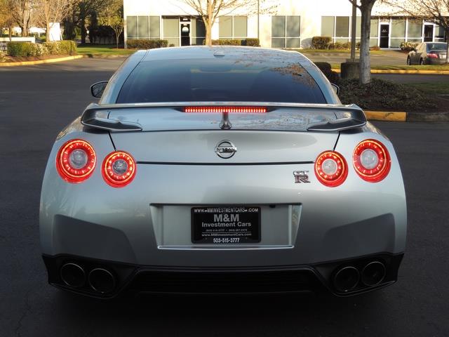 2015 Nissan GT-R Premium / Coupe Twin Turbo / 1-OWNER / 10K MILES   - Photo 7 - Portland, OR 97217