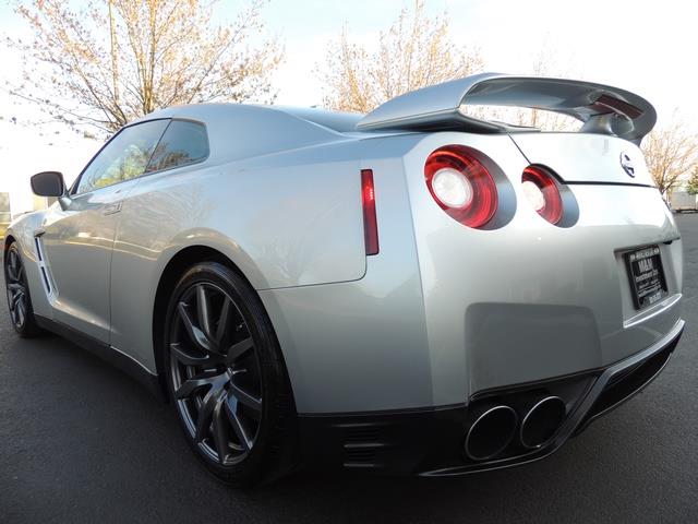 2015 Nissan GT-R Premium / Coupe Twin Turbo / 1-OWNER / 10K MILES   - Photo 12 - Portland, OR 97217