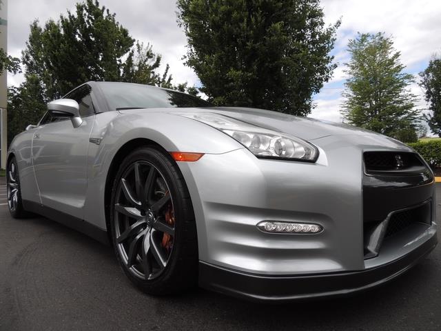 2015 Nissan GT-R Premium / Coupe Twin Turbo / 1-OWNER / 10K MILES   - Photo 11 - Portland, OR 97217