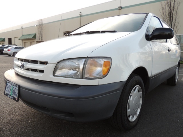 2000 Toyota Sienna CE   - Photo 9 - Portland, OR 97217