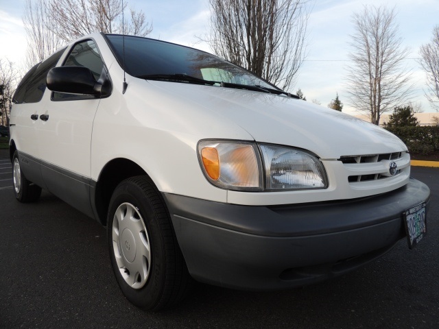 2000 Toyota Sienna CE   - Photo 10 - Portland, OR 97217