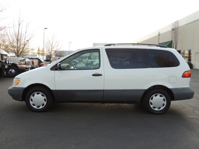 2000 Toyota Sienna CE   - Photo 3 - Portland, OR 97217