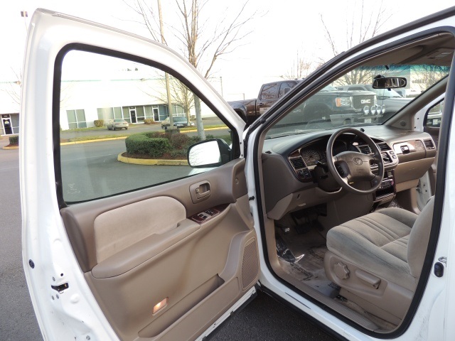 2000 Toyota Sienna CE   - Photo 13 - Portland, OR 97217