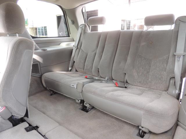 2005 Chevrolet Tahoe LS / 4WD / Third Seat / Rear DVD / 8 Passenger   - Photo 14 - Portland, OR 97217