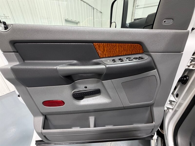 2007 Dodge Ram 1500 Laramie Mega Cab 4X4 5.7L V8 HEMI /1-OWNER /ZERO RUST / NEW TIRES - Photo 33 - Gladstone, OR 97027