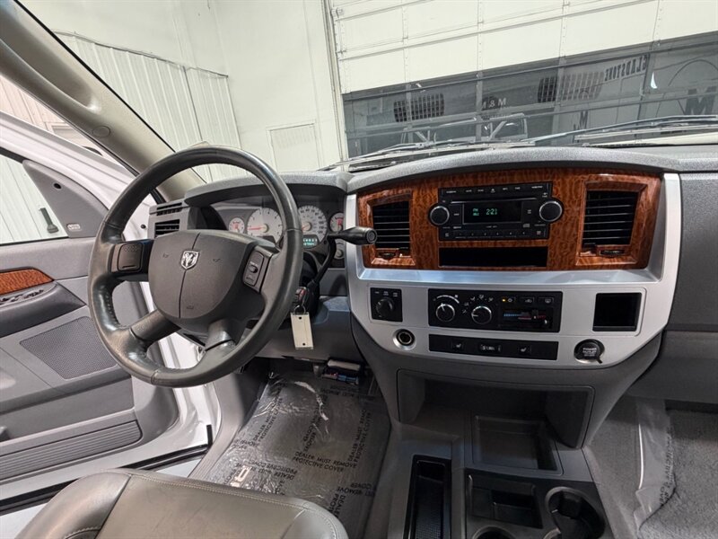 2007 Dodge Ram 1500 Laramie Mega Cab 4X4 5.7L V8 HEMI /1-OWNER /ZERO RUST / NEW TIRES - Photo 17 - Gladstone, OR 97027