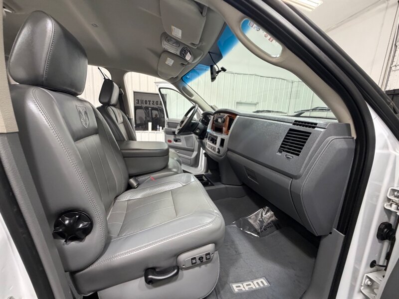 2007 Dodge Ram 1500 Laramie Mega Cab 4X4 5.7L V8 HEMI /1-OWNER /ZERO RUST / NEW TIRES - Photo 15 - Gladstone, OR 97027
