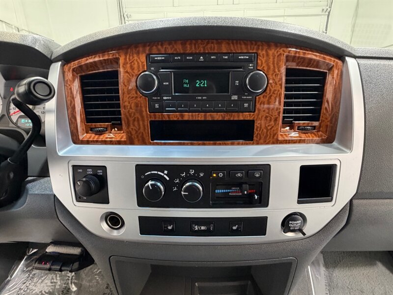 2007 Dodge Ram 1500 Laramie Mega Cab 4X4 5.7L V8 HEMI /1-OWNER /ZERO RUST / NEW TIRES - Photo 18 - Gladstone, OR 97027