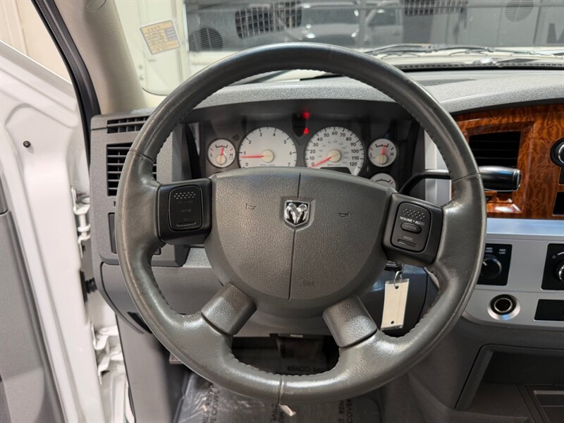 2007 Dodge Ram 1500 Laramie Mega Cab 4X4 5.7L V8 HEMI /1-OWNER /ZERO RUST / NEW TIRES - Photo 16 - Gladstone, OR 97027