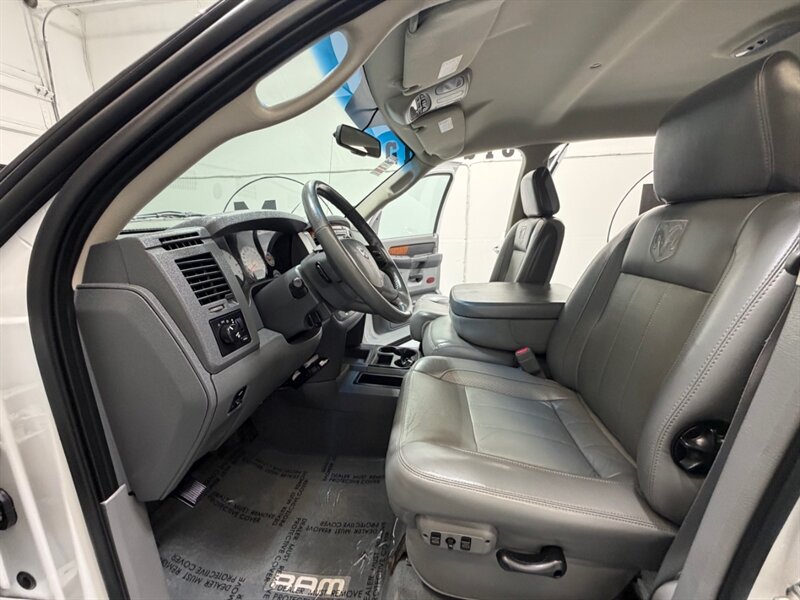 2007 Dodge Ram 1500 Laramie Mega Cab 4X4 5.7L V8 HEMI /1-OWNER /ZERO RUST / NEW TIRES - Photo 12 - Gladstone, OR 97027