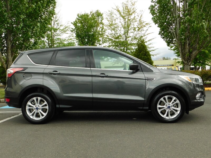 2017 Ford Escape SE / AWD / 1-OWNER / Backup Camera / Excel Cond   - Photo 4 - Portland, OR 97217