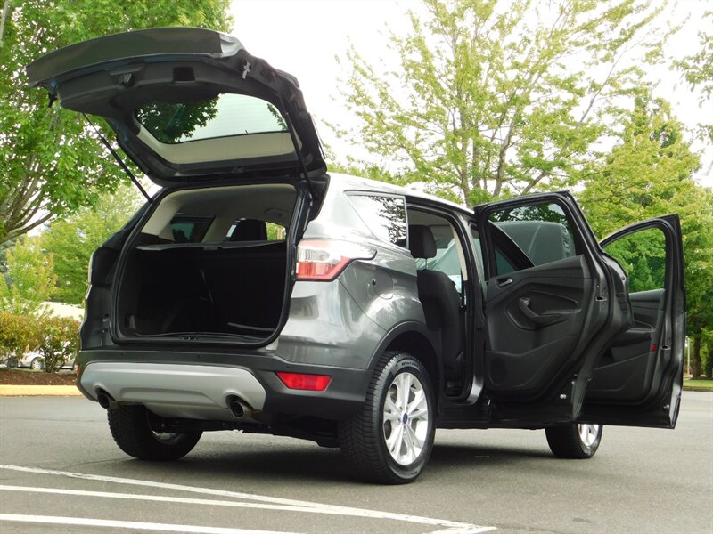 2017 Ford Escape SE / AWD / 1-OWNER / Backup Camera / Excel Cond   - Photo 29 - Portland, OR 97217