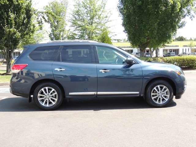 2013 Nissan Pathfinder SL / AWD / Leather / Back Up camera / 17K MILES   - Photo 4 - Portland, OR 97217