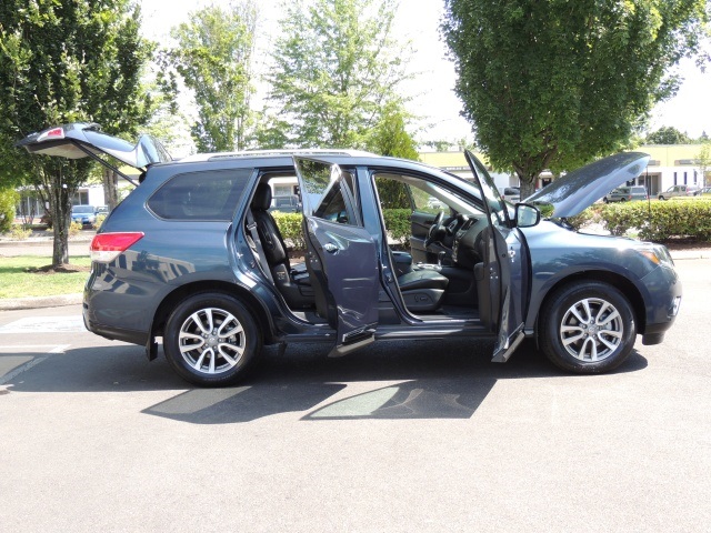 2013 Nissan Pathfinder SL / AWD / Leather / Back Up camera / 17K MILES   - Photo 30 - Portland, OR 97217