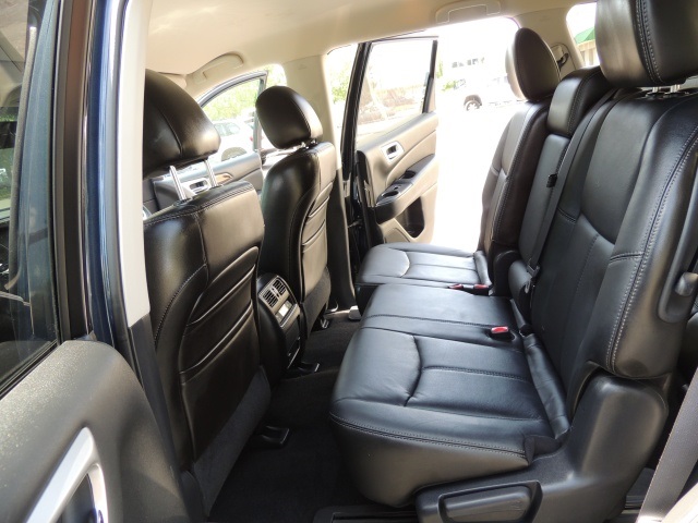 2013 Nissan Pathfinder SL / AWD / Leather / Back Up camera / 17K MILES   - Photo 15 - Portland, OR 97217