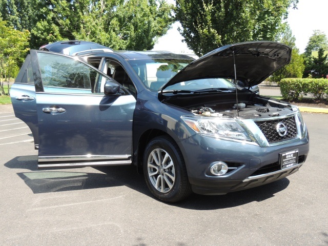 2013 Nissan Pathfinder SL / AWD / Leather / Back Up camera / 17K MILES   - Photo 31 - Portland, OR 97217