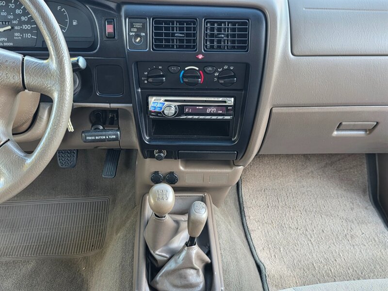 2001 Toyota Tacoma SINGLE CAB 4-CYL 2.7L / 4X4 / 5-SPEED / 1-OWNER / MANUAL TRANSMISSION / 165K MILES / NEW LIFT + WHEELS + TIRES / IMMACULATE - Photo 36 - Portland, OR 97217
