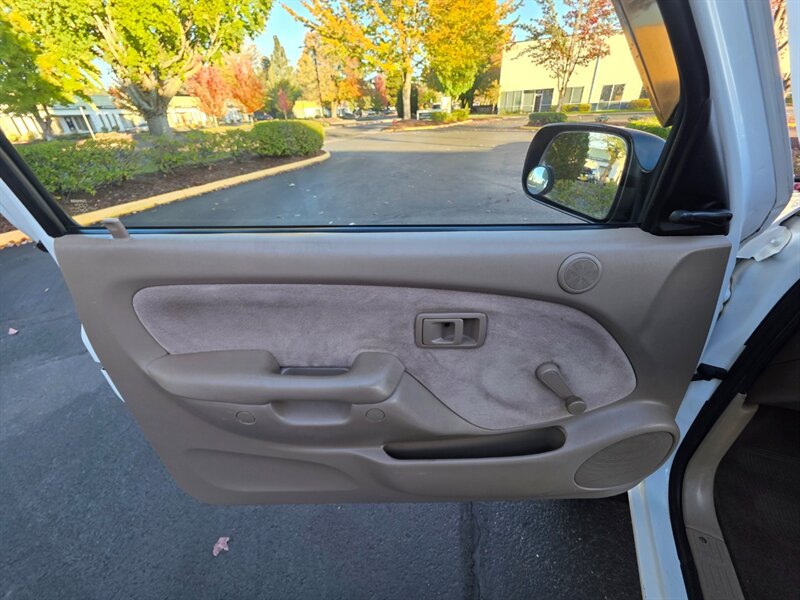2001 Toyota Tacoma SINGLE CAB 4-CYL 2.7L / 4X4 / 5-SPEED / 1-OWNER / MANUAL TRANSMISSION / 165K MILES / NEW LIFT + WHEELS + TIRES / IMMACULATE - Photo 31 - Portland, OR 97217