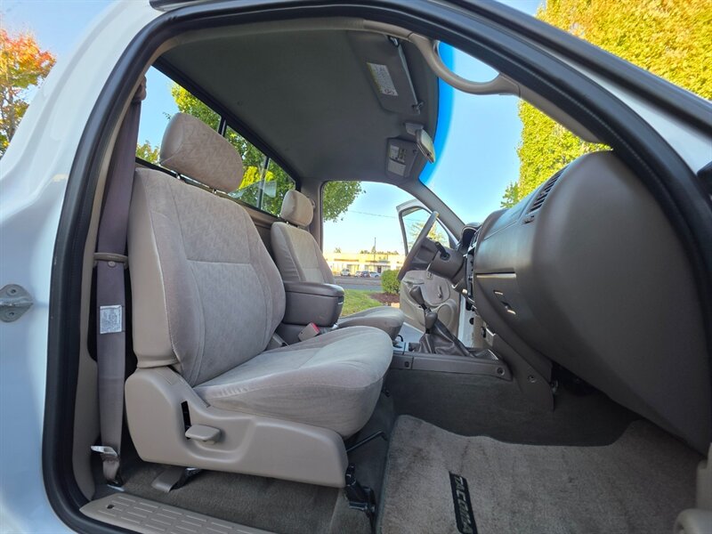 2001 Toyota Tacoma SINGLE CAB 4-CYL 2.7L / 4X4 / 5-SPEED / 1-OWNER / MANUAL TRANSMISSION / 165K MILES / NEW LIFT + WHEELS + TIRES / IMMACULATE - Photo 16 - Portland, OR 97217