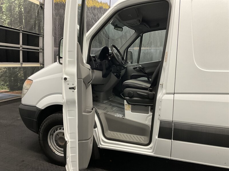 2008 Dodge Sprinter Cargo 2500 / Cargo Van / 3.0L DIESEL / 46,000 MILES  144 " WB / 1-OWNER LOCAL VAN /LEATHER SEATS / SUPER CLEAN / SPRINTER 2500 CARGO VAN - Photo 34 - Gladstone, OR 97027