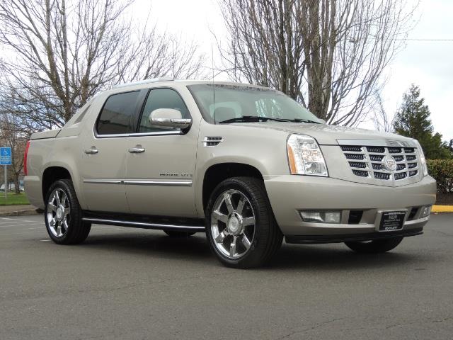 2007 Cadillac Escalade EXT AWD Navigation / Rear CAM / New Tires / LOADED   - Photo 2 - Portland, OR 97217