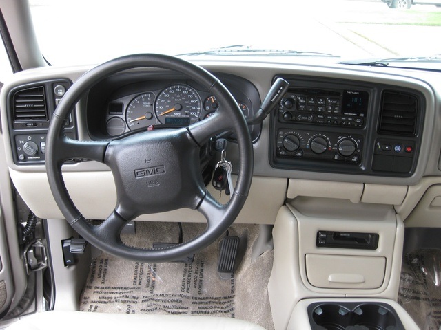 2002 GMC Yukon XL 1500 SLT/ 4WD/ Leather/3rd Seat   - Photo 34 - Portland, OR 97217