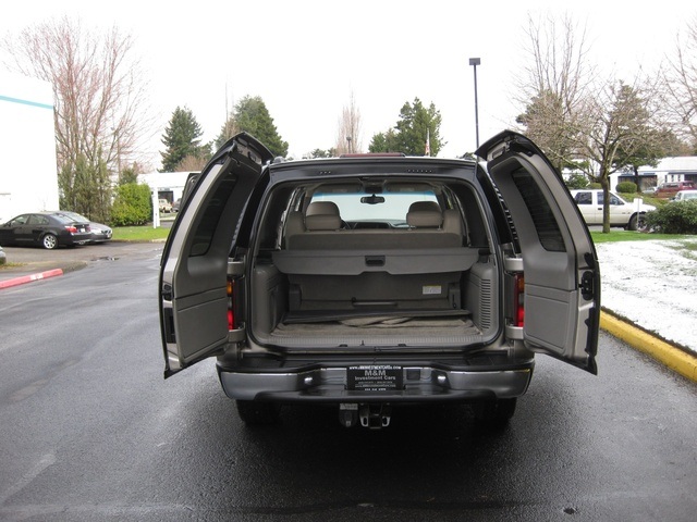 2002 GMC Yukon XL 1500 SLT/ 4WD/ Leather/3rd Seat   - Photo 11 - Portland, OR 97217