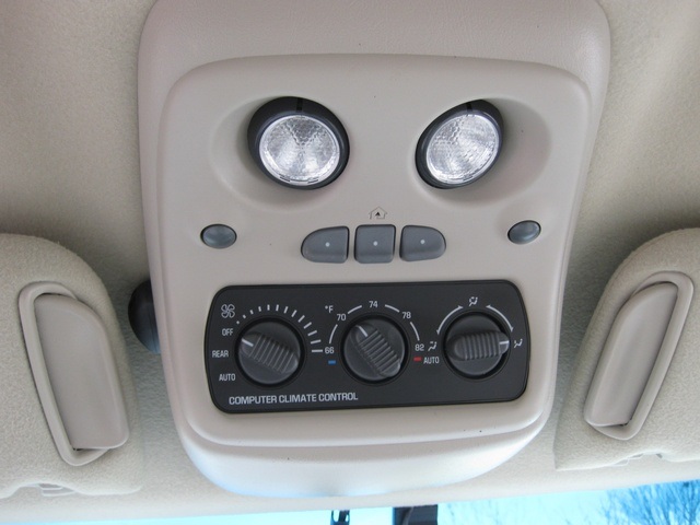 2002 GMC Yukon XL 1500 SLT/ 4WD/ Leather/3rd Seat   - Photo 39 - Portland, OR 97217