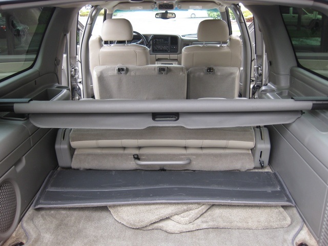 2002 GMC Yukon XL 1500 SLT/ 4WD/ Leather/3rd Seat   - Photo 31 - Portland, OR 97217