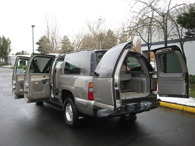 2002 GMC Yukon XL 1500 SLT/ 4WD/ Leather/3rd Seat   - Photo 10 - Portland, OR 97217