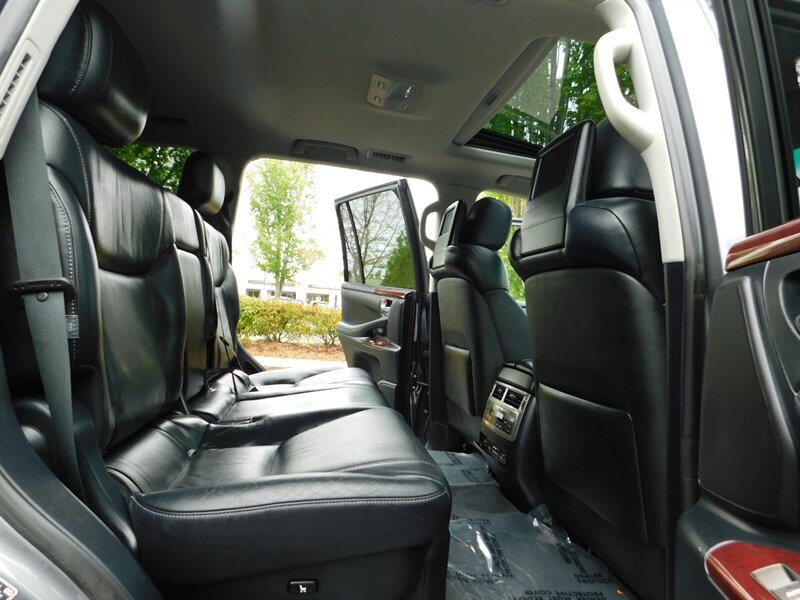 2014 Lexus LX 570 Sport Utility / Adaptive Cruise / 4WD / CLEAN   - Photo 16 - Portland, OR 97217