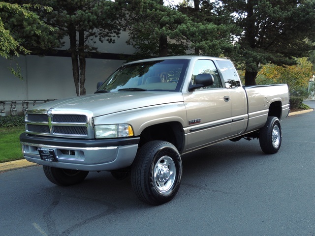 2002 Dodge Ram 2500 SLT/4X4/5.9L DIESEL/ 6-SPEED / 1-OWNER