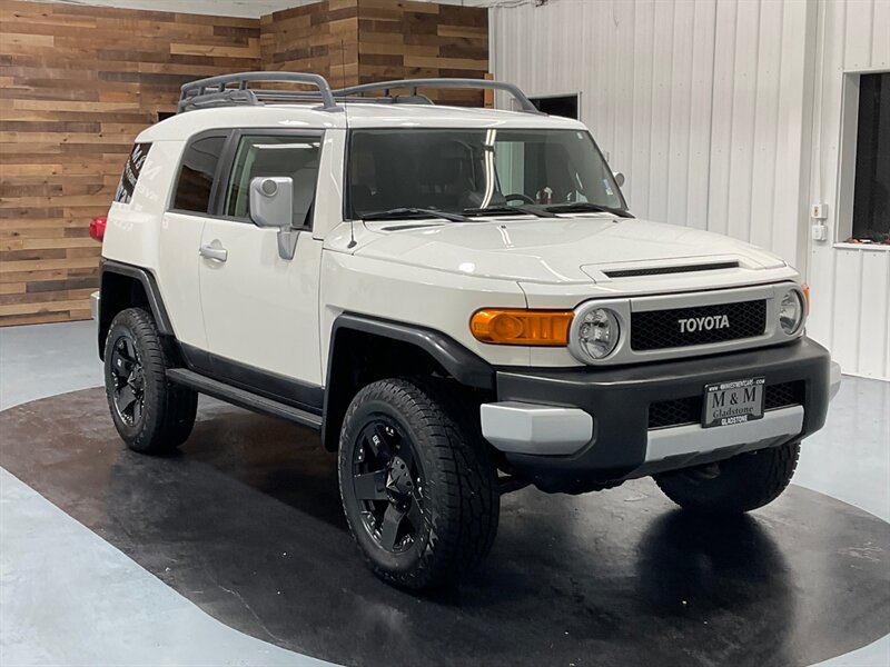 2010 Toyota FJ Cruiser Sport Utility 4X4 / 4.0L V6 / LOCAL / Excel Cond   - Photo 2 - Gladstone, OR 97027